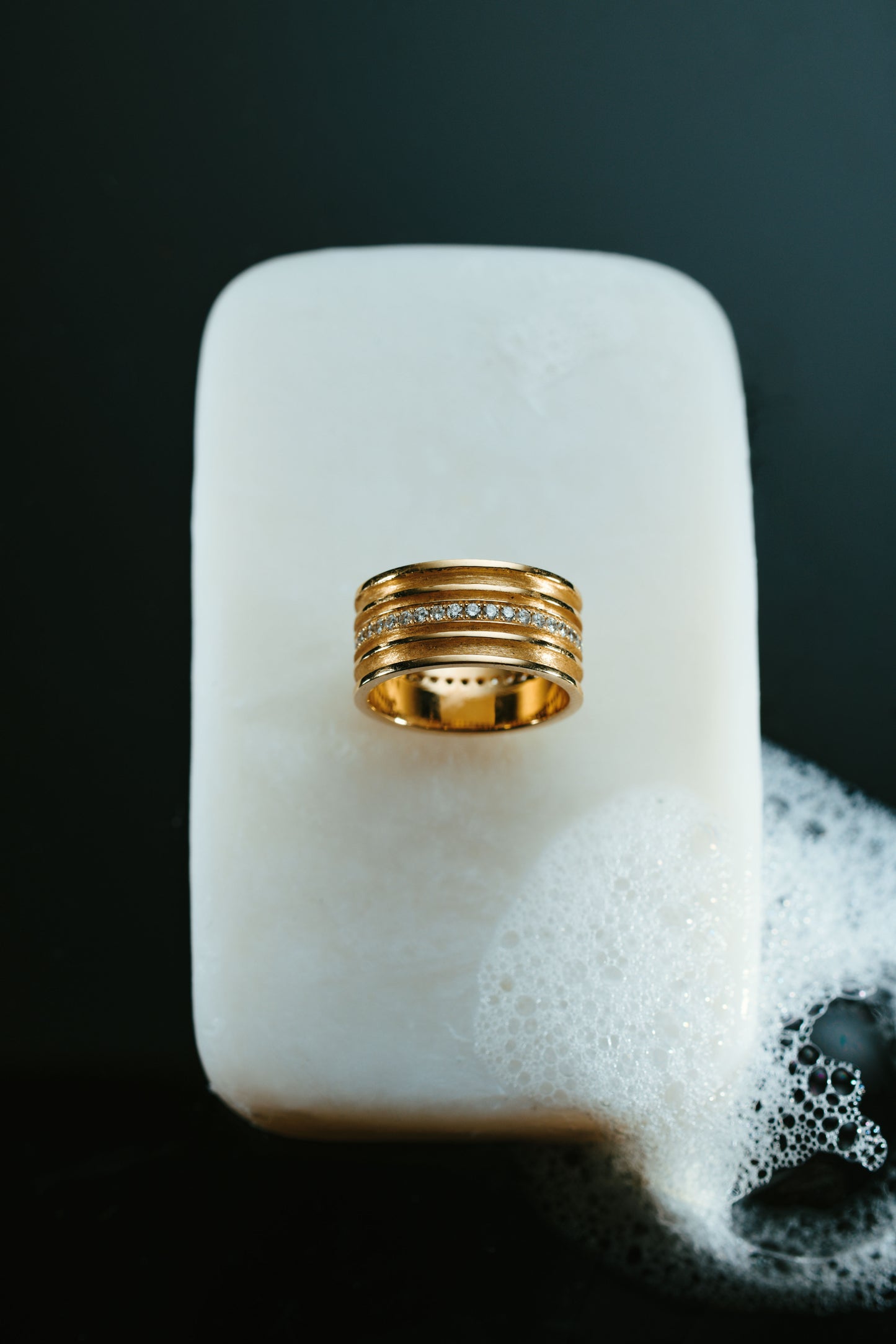 Rea Pavé Diamond Etrusque Gold Band