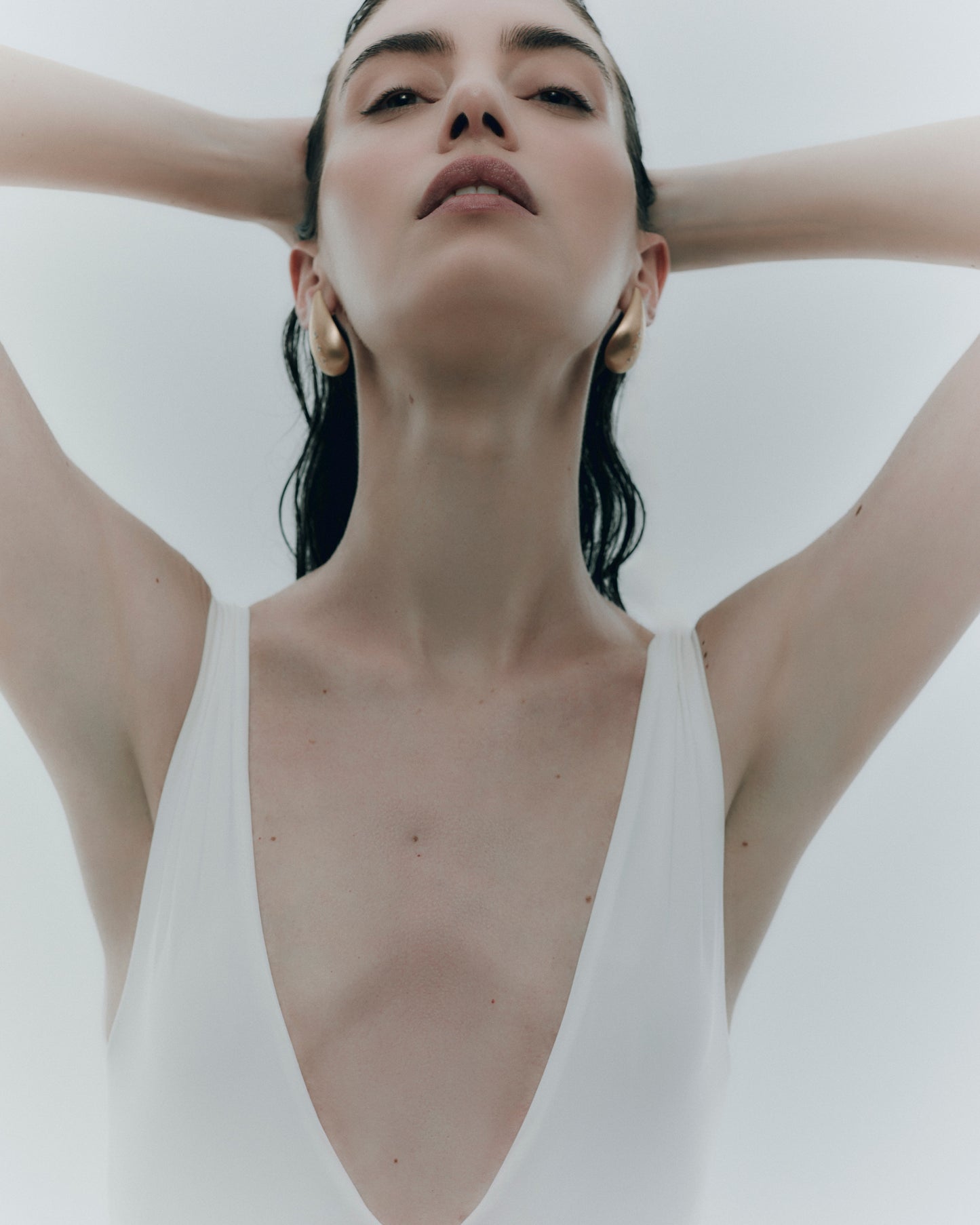 Ebe Ocean Drop Diamond Earrings - Nisi Jewelry - Delux Jewels Luxury jewelry Fine jewelry Designer jewelry High-end jewelry Premium jewelry Elegant jewelry Diamond rings Gold necklaces Gemstone earrings Luxury bracelets Statement jewelry Wedding bands Engagement rings Custom jewelry Buy luxury jewelry online Affordable luxury jewelry Handmade fine jewelry Jewelry for gifts Unique jewelry pieces Jewelry store online